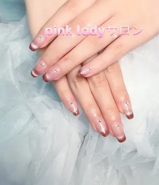 ネイル pink ladyサロン所属・べ にのネイルデザイン