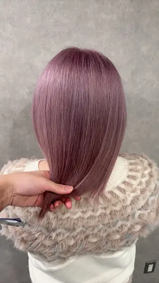 ミディアム がわ/レイヤー /中顔面短縮カットのヘアスタイル