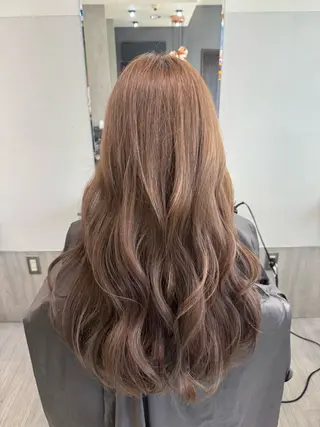 ロング カラー 赤みなしオリーブ ハイトーン×レイヤーのヘアスタイル