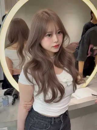 セミロング カラー Lond Le'a /ハイトーンカラーのヘアスタイル