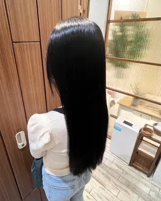 セミロング 髪質改善カラー Unami 太田英寿のヘアスタイル