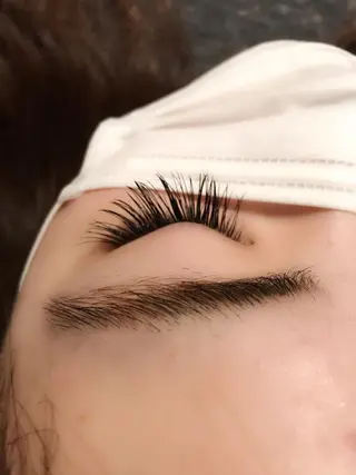 マツエク・マツパ UMEDA FIGAROのヘアスタイル