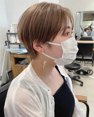 ショート カラー Loom.所属・村上雅人 ナチュラルモードのヘアスタイル