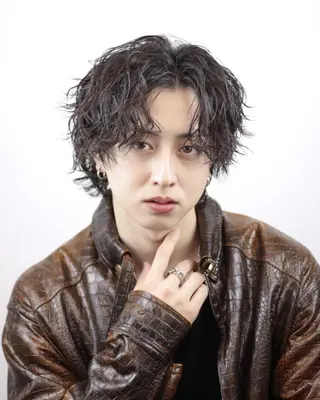 メンズ 🔥パーマで大人な色 気🔥BLUCK札幌のヘアスタイル