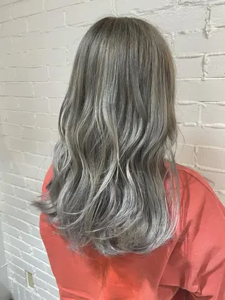 ロング カラー 小柳 歩美のヘアスタイル