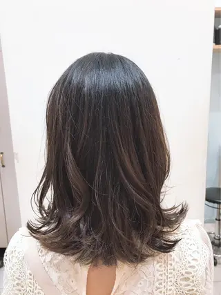 セミロング 伊藤 麻菜実のヘアスタイル