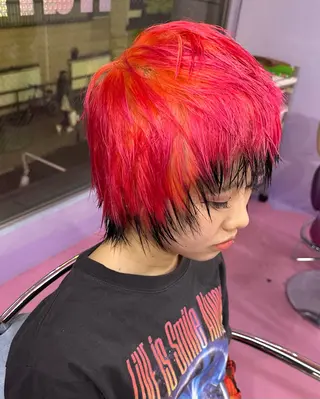 ショート Hair salon TOMMY所属・♮やっしー♮ 🌈派手髪🌈のヘアスタイル