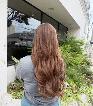 ロング ROZA germe所属・SHIO / ハイトーンカラーのヘアスタイル