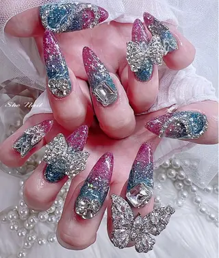 ネイル She_nail所属・ELSA_ Bellaのネイルデザイン