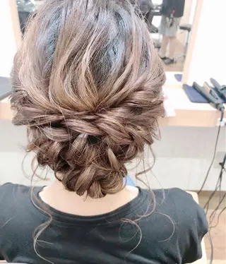 ミディアム ヘアアレンジ GRANLUSSO 〜グランルッソ駅前店所属・木口 嘉美のヘアスタイル