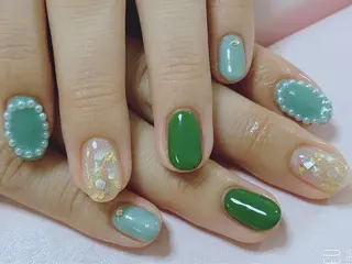 ネイル ネイルサロンエクラ 🫧Shizukaのネイルデザイン