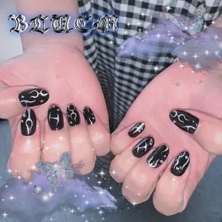 ネイル BLUEM なな🐶のネイルデザイン