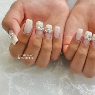 ネイル BONHEUR Annaのネイルデザイン