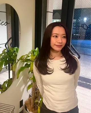 セミロング 山本 彩香のヘアスタイル