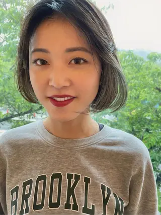 ミディアム カラー 🌊トガシカイト /ショート白髪ぼかしのヘアスタイル