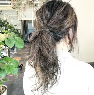 ロング カラー ヘアアレンジ Mariana/ 鶴原-ハイライトのヘアスタイル