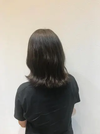 ミディアム 岡本 真実のヘアスタイル