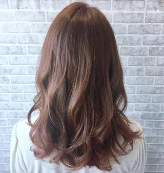 ミディアム 足立 磨咲のヘアスタイル