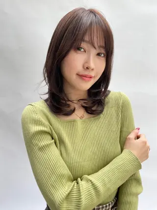ミディアム カラー 工藤 梨花のヘアスタイル