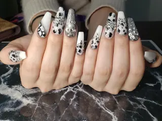 ミディアム ネイル クロキ 。のネイルデザイン