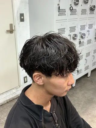 ショート パーマ メンズ fifthメンズ原宿 波巻きパーマ平居俊太のヘアスタイル