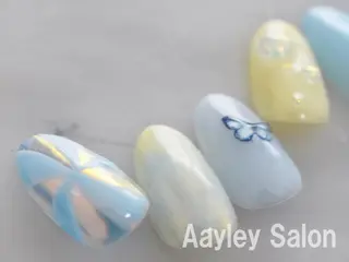 ミディアム カラー ネイル Aayley(アイリー)Salon所属・Aayley アイリ―サロンのネイルデザイン