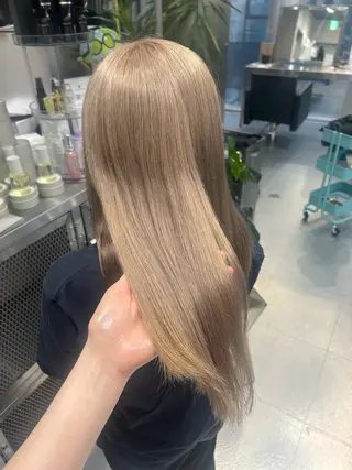 セミロング あやめ🪽 オリーブ/ハイトーンのヘアスタイル