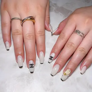 セミロング 知花 梨花のネイルデザイン