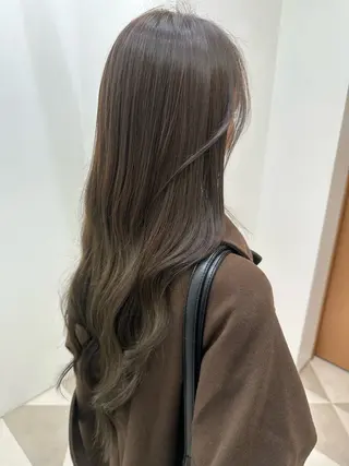 ロング カラー 安丸 結夏のヘアスタイル