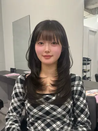 ロング レイヤー・ブリーチ kiyotoshiのヘアスタイル