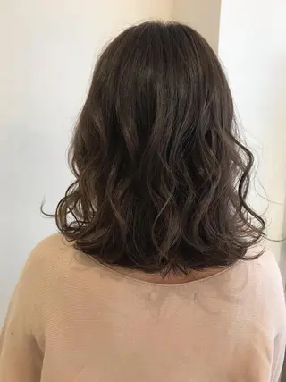 ミディアム カラー 松島 涼花のヘアスタイル