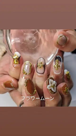 ネイル フラワー ムーンのネイルデザイン