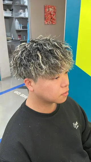 カラー パーマ メンズ DAZZLE hair RUSH所属・波巻き得意 メンズ美容師/松井陸のヘアスタイル