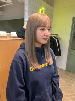 カラー ベージュ/ダブルカラ ー/新潟駅/青柳萌果のヘアスタイル