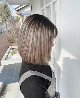 ミディアム カラー 森本 笑のヘアスタイル