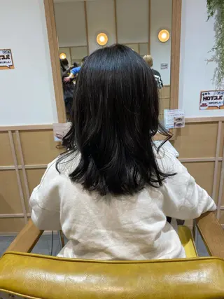 ミディアム 古林 彩花のヘアスタイル