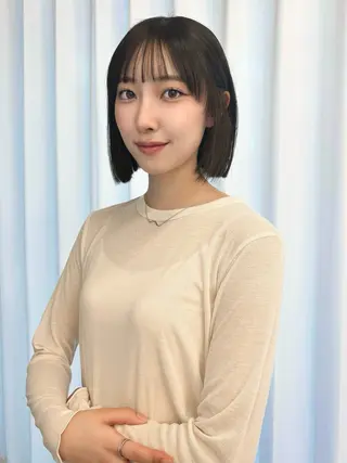 ショート カラー 寺澤 花梨のヘアスタイル