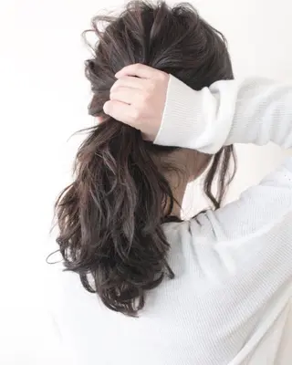 ロング カラー ヘアアレンジ Mariana/ 鶴原-ハイライトのヘアスタイル