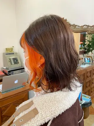 ミディアム カラー 三好 美里のヘアスタイル