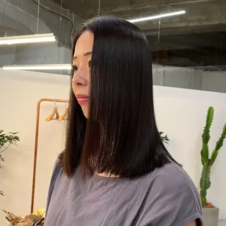 セミロング みさき/レイヤー/ハ イトーン指名No.1のヘアスタイル