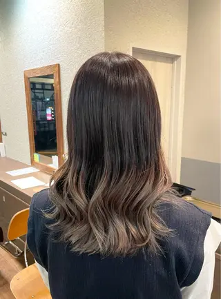 ミディアム オオシマ ミユのヘアスタイル