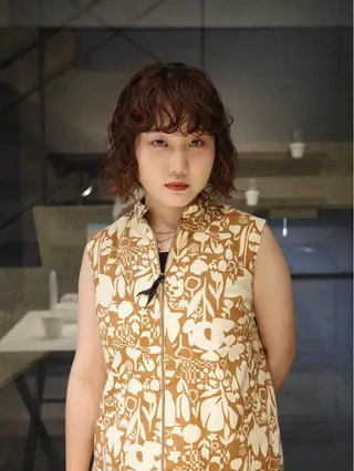 ミディアム パーマ NERO 眞下秋歩のヘアスタイル