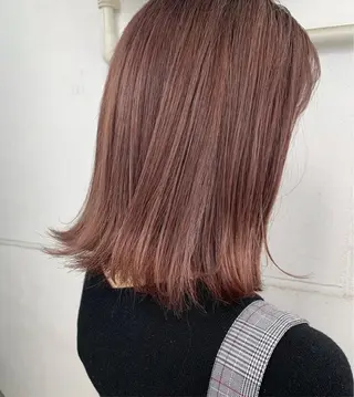 ミディアム カラー オフホワイトアンドなんば所属・福西 洋斗のヘアスタイル