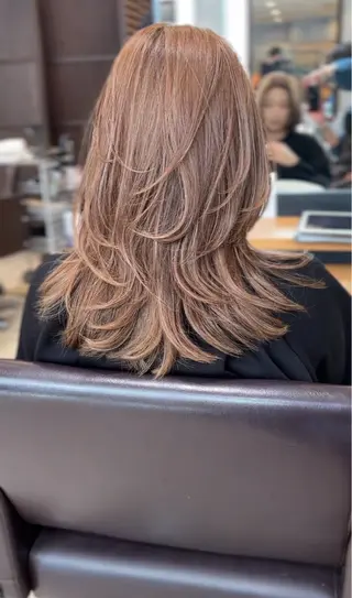 セミロング レイヤーカット TAIKIのヘアスタイル