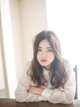 ロング ヤナ マネージャーのヘアスタイル