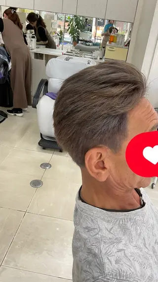 カラー タカハシ リナのヘアスタイル
