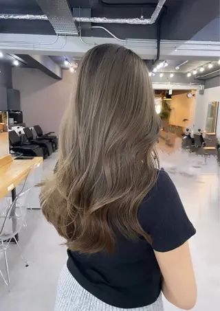 ロング カラー ミルクティーベージュ ❤︎レイヤー　MIAのヘアスタイル