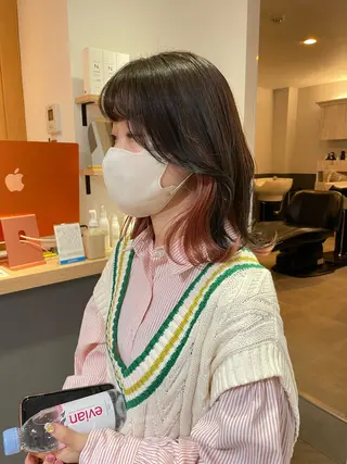 ミディアム カラー akane .のヘアスタイル