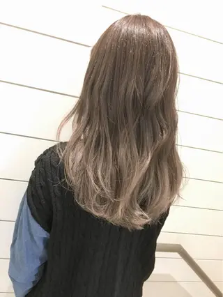 ロング カラー ヘアアレンジ 鍵山 千秋のヘアスタイル