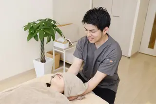 学生向けケア| 肩こり・姿勢・小顔✨のエステ・リラクイメージ